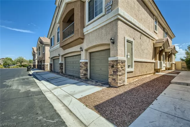 MLS: 2494899 Condo For Sale