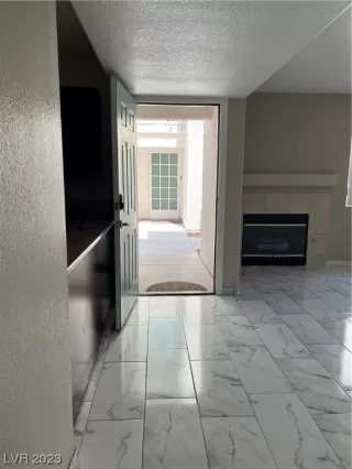 Photo #3: 2494904 Listing