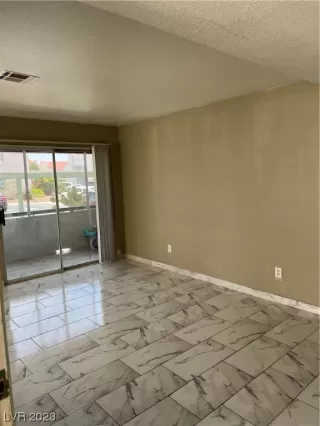 Photo #5: 2494904 Listing