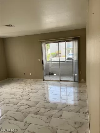 Photo #6: 2494904 Listing