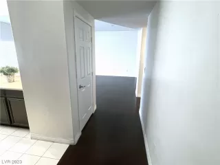 Photo #4: 2494916 Listing