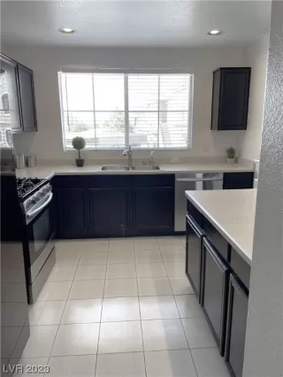 Photo #5: 2494916 Listing