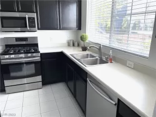 Photo #6: 2494916 Listing