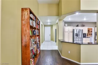 Photo #5: 2494933 Listing 