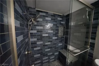 Photo #5: 2494936 Listing 