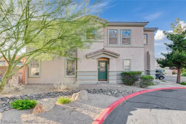 MLS: 2494971 Condo For Sale