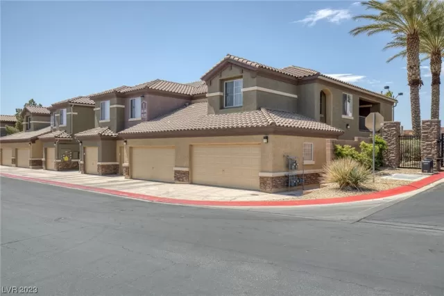 MLS: 2494983 Condo For Sale