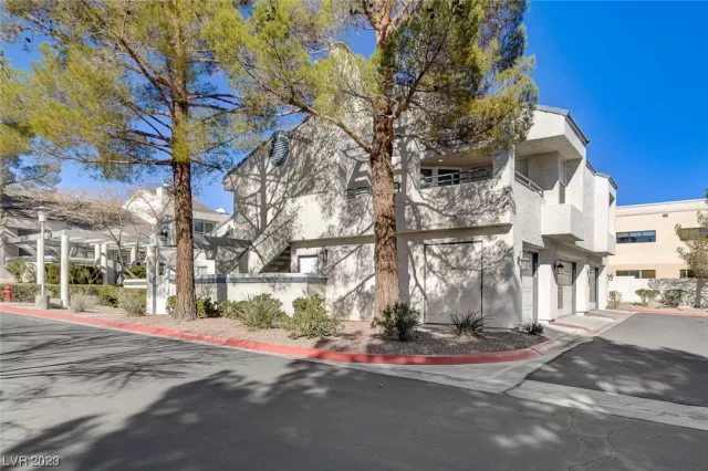 MLS: 2495018 Condo For Sale