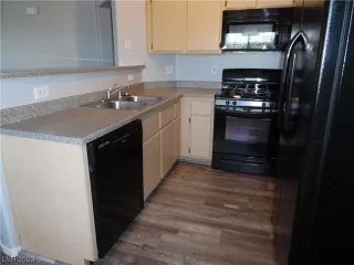 Photo #5: 2495021 Listing 