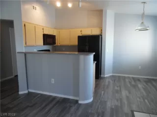 Photo #6: 2495021 Listing 