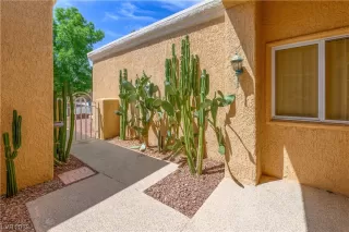 Photo #2: 2495024 Listing 