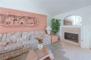 Photo #4: 2495024 Listing 