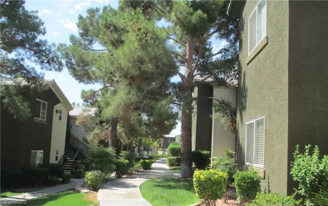 MLS: 2495045 Condo For Sale