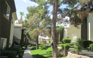 Photo #1: 2495045 Listing