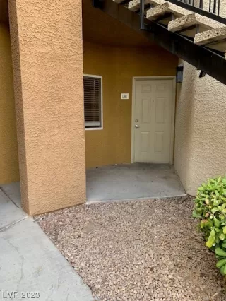 Photo #2: 2495045 Listing