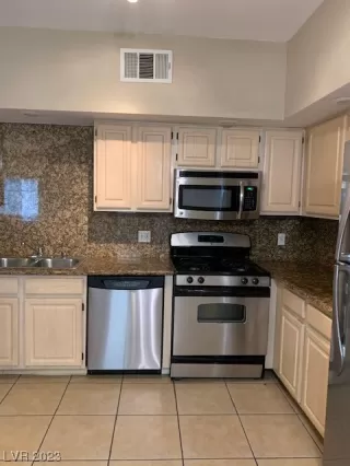 Photo #3: 2495045 Listing