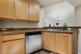 Photo #5: 2495050 Listing 