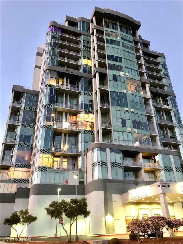 MLS: 2495053 Condo For Sale