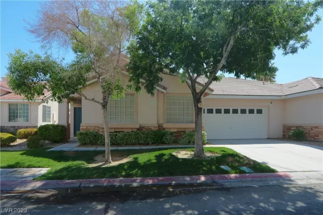 MLS: 2495083 Condo For Sale