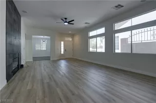 Photo #4: 2495083 Listing