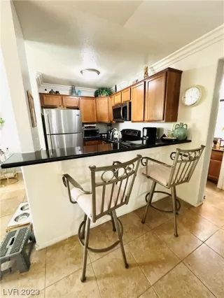 Photo #2: 2495091 Listing