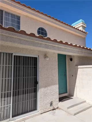 Photo #1: 2495107 Listing 