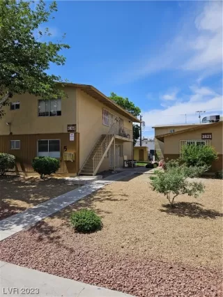 Photo #2: 2495133 Listing