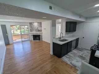 Photo #5: 2495146 Listing 