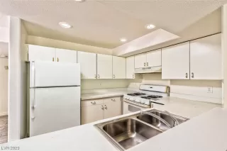 Photo #4: 2495147 Listing 