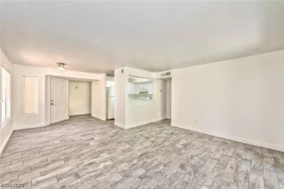 Photo #5: 2495147 Listing 