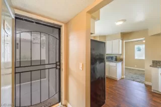 Photo #5: 2495228 Listing 