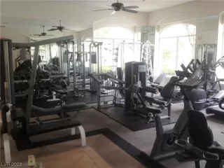 Photo #4: 2495237 Listing