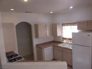 Photo #5: 2495237 Listing