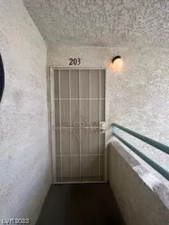 Photo #3: 2495238 Listing 