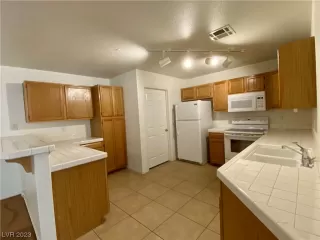 Photo #2: 2495247 Listing 