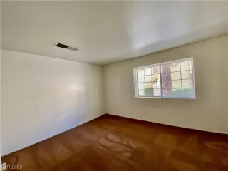 Photo #5: 2495247 Listing 