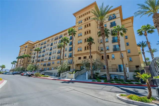 MLS: 2495272 Condo For Sale