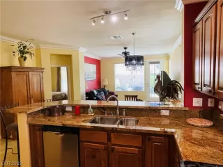 Photo #5: 2495278 Listing