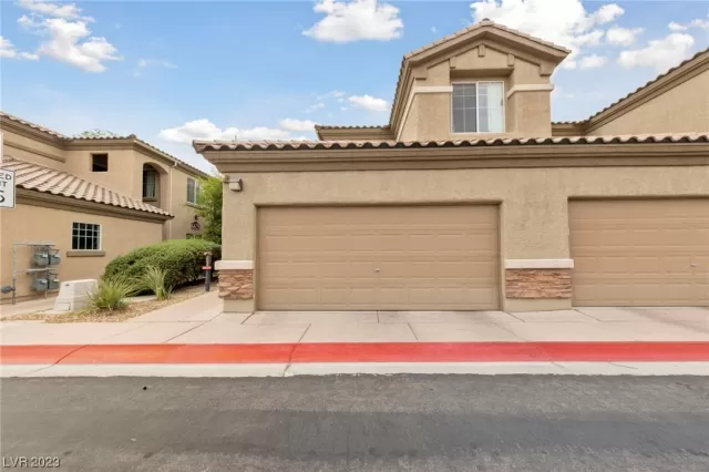 MLS: 2495284 Condo For Sale