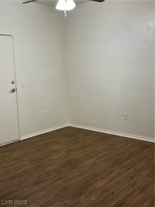 Photo #4: 2495326 Listing