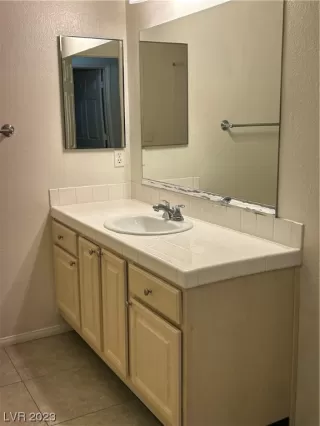 Photo #6: 2495326 Listing