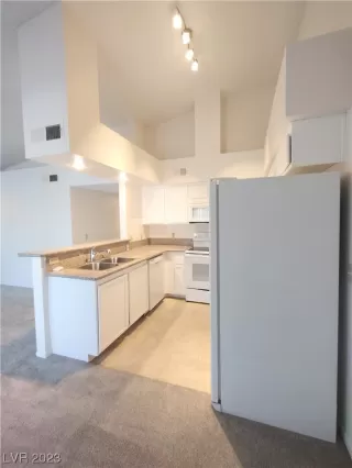 Photo #6: 2495330 Listing 