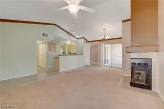 Photo #5: 2495381 Listing