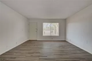 Photo #5: 2495382 Listing