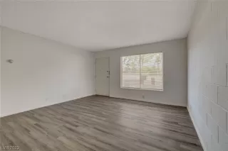 Photo #6: 2495382 Listing