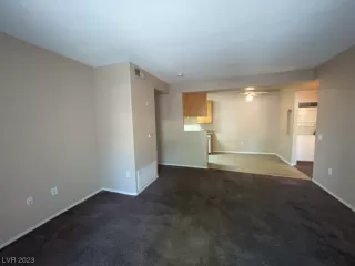 Photo #5: 2495403 Listing 