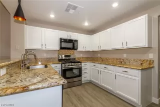 Photo #3: 2495430 Listing 