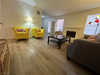 Photo #3: 2495441 Listing 