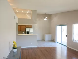 Photo #2: 2495484 Listing