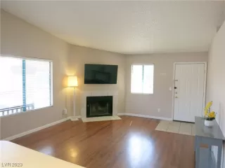 Photo #3: 2495484 Listing